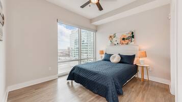 Apartemen, 1 kamar tidur | 1 kamar tidur, ruang kerja ramah laptop, dan setrika/meja setrika