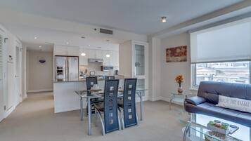 Apartment, 2 Bedrooms | Private kitchen | Fridge, oven, stovetop, coffee/tea maker