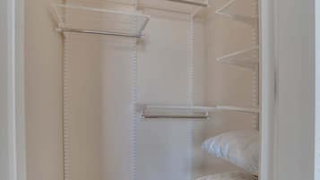 Apartment, 2 Bedrooms | Interior