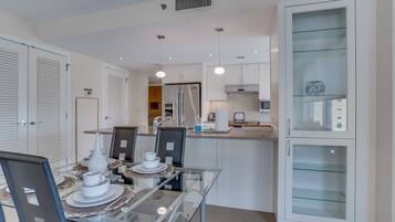 Apartment, 2 Bedrooms | Private kitchen | Fridge, oven, stovetop, coffee/tea maker