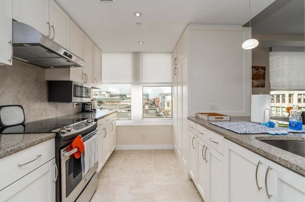 Apartment, 2 Bedrooms | Private kitchen | Fridge, oven, stovetop, coffee/tea maker