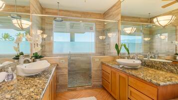 House, 5 Bedrooms | Bathroom | Towels