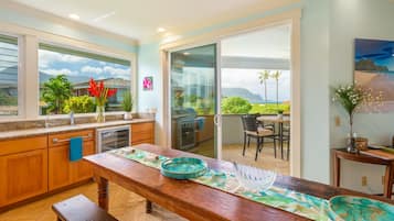 House, 5 Bedrooms | Private kitchen | Fridge, oven, coffee/tea maker, toaster