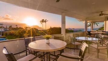 House, 5 Bedrooms | Balcony