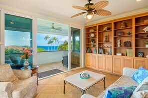 House, 5 Bedrooms | Living room