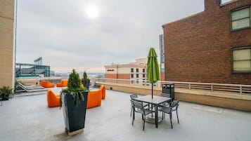 Apartment, 2 Bedrooms | Outdoor dining