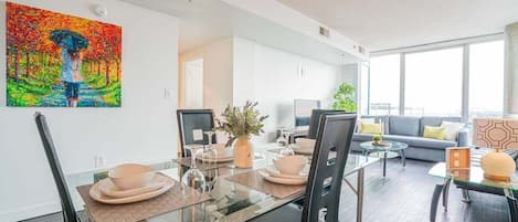 Apartment, 2 Bedrooms | Dining