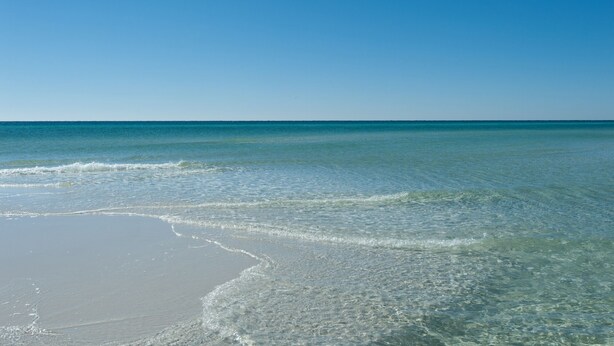 A beach with clear shallow waters and a sandy shore. - Close to Dining & Shopping, 1-Floor Cottage, Pool + Free Attraction Tickets! (Santa Rosa Beach)