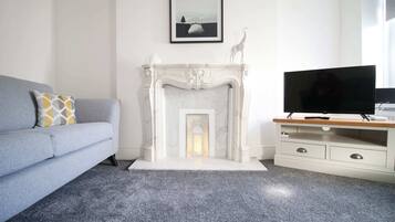 Una televisión, una oficina