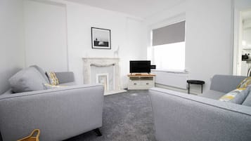 Una televisión, una oficina