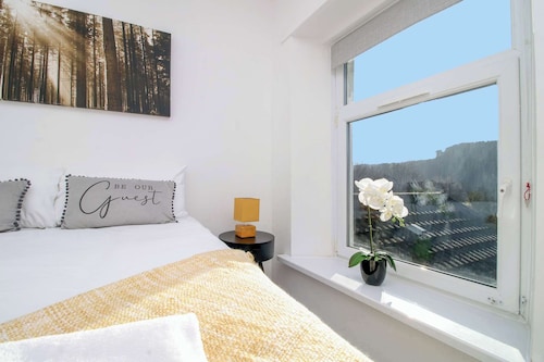 Herbert House: Rhondda Valley by STAE-Homes