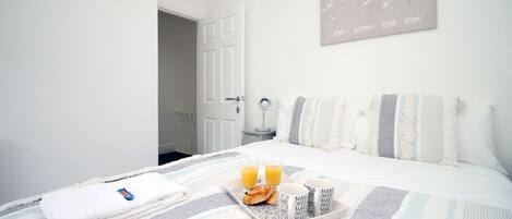 3 bedrooms, desk, iron/ironing board, WiFi