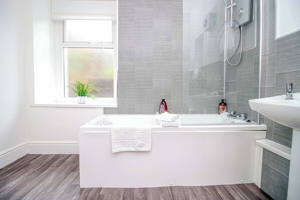 Baignoire, serviettes fournies