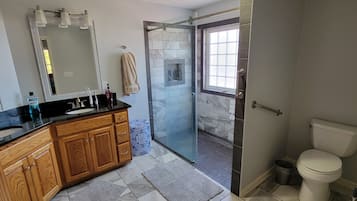 Bathtub, towels, soap, shampoo