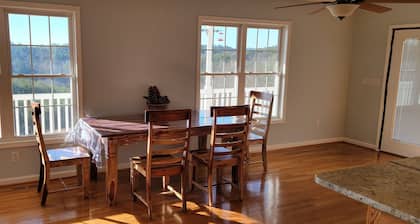 Mountain Retreat. Relax and Recharge.
Spacious House with Sunny Terrace. Views