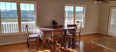 Mountain Retreat. Relax and Recharge.
Spacious House with Sunny Terrace. Views