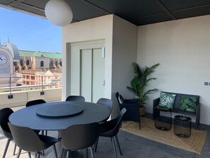 Outdoor dining - St. Moritz Edward's Penthouse (Montauban)