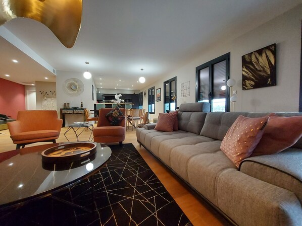 TV - St. Moritz Edward's Penthouse (Montauban)