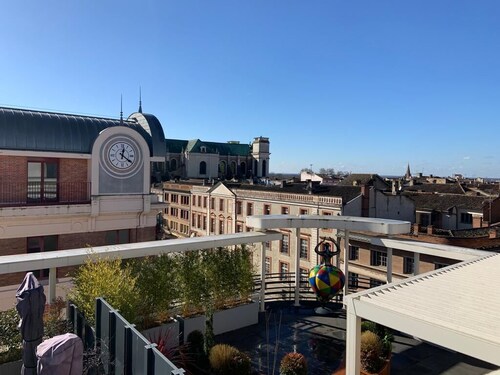 St. Moritz Edward's Penthouse