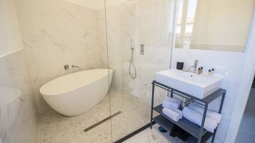 Superior Room | Bathroom