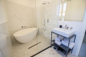 Bathroom - Le Angioine Rooms (Naples)