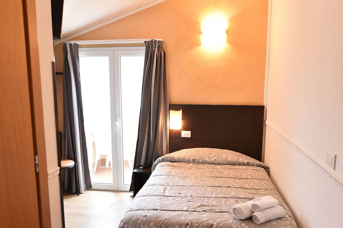 Chambre simple de base | AccĂšs au Wi-Fi (inclus), literie fournie