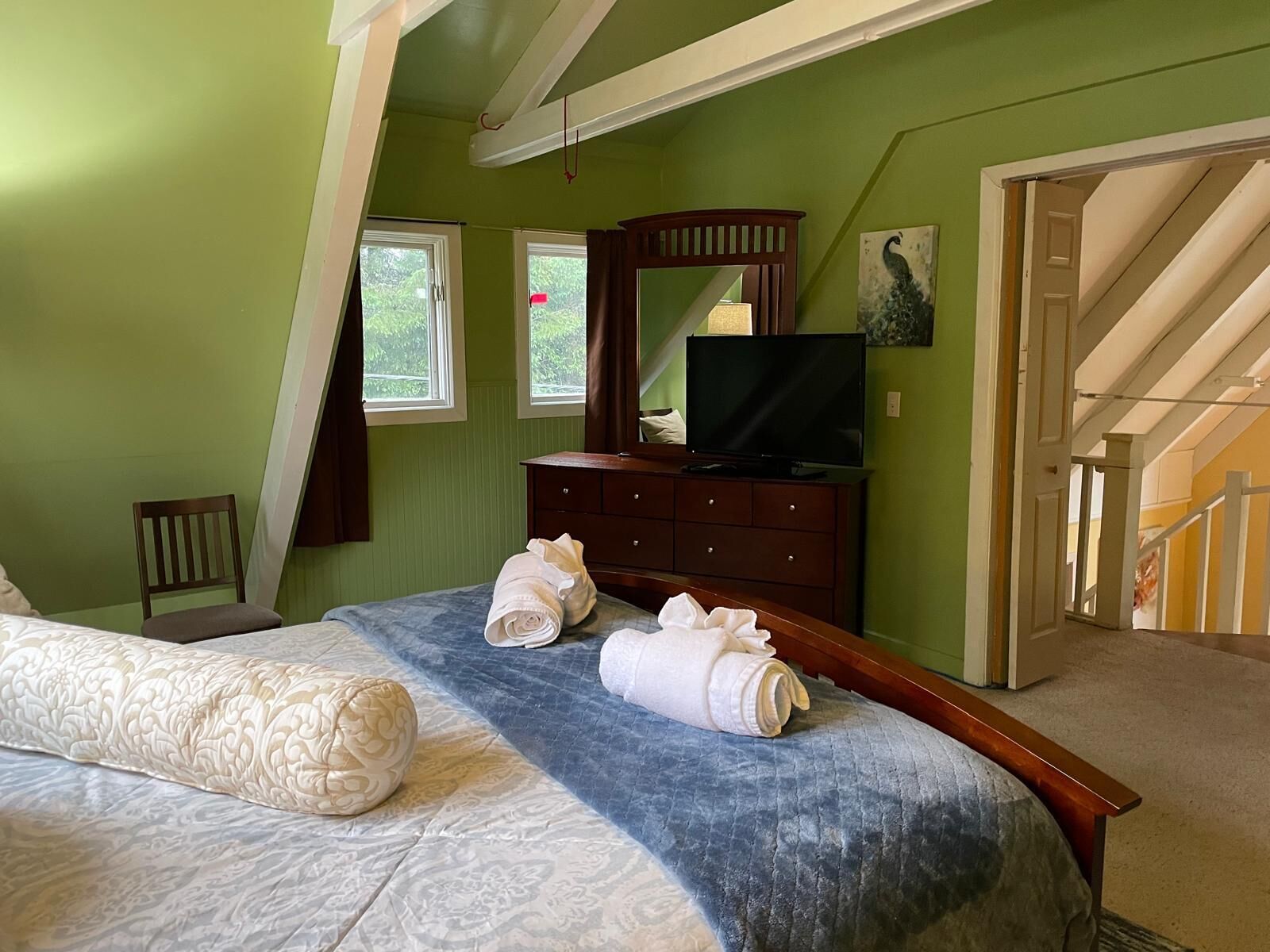 5 bedrooms, desk, iron/ironing board, free WiFi