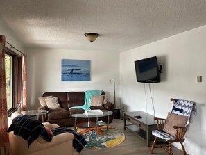 TV - Captain's Quarters - Waterfront at Auke Bay Offering 10% Off on Tours! (Juneau)