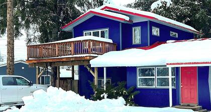 Raw Gold - Affordable, Near Mendenhall Glacier, Trails, and Conveniences - DISCOUNTS ON TOURS!