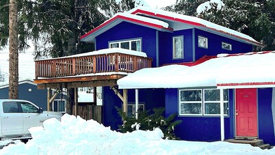 Raw Gold - Affordable, Near Mendenhall Glacier, Trails, and Conveniences - DISCOUNTS ON TOURS!