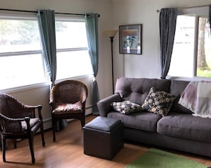 TV - Raw Gold - Affordable, Near Mendenhall Glacier, Trails, and Conveniences - DISCOUNTS ON TOURS! (Juneau)