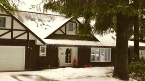 Exterior - Mendenhall Private Room In Shared Home - DISCOUNT ON TOURS (Juneau)