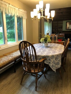 Dining - Mendenhall Private Room In Shared Home - DISCOUNT ON TOURS (Juneau)