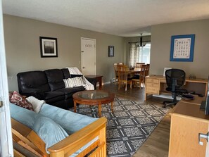 Een smart-tv en een open haard