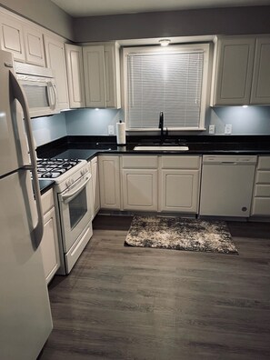 Fridge, microwave, oven, stovetop - Ranch In Lexington Village 3 Blocks from Lake Huron Beaches, Restaurants Shoppin (Lexington)