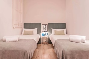 3 slaapkamers, een bureau, een strijkplank/strijkijzer, gratis wifi