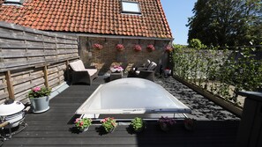 Terrace/patio - Rijksmonument in het centrum van Harlingen met uitzicht op de grachten (Harlingen)