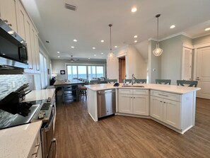 Fridge, microwave, oven, stovetop - North Cape gulf-front w/Pool, elevator, 6 bdrm, North Cape San Blas! (PORT ST JOE)