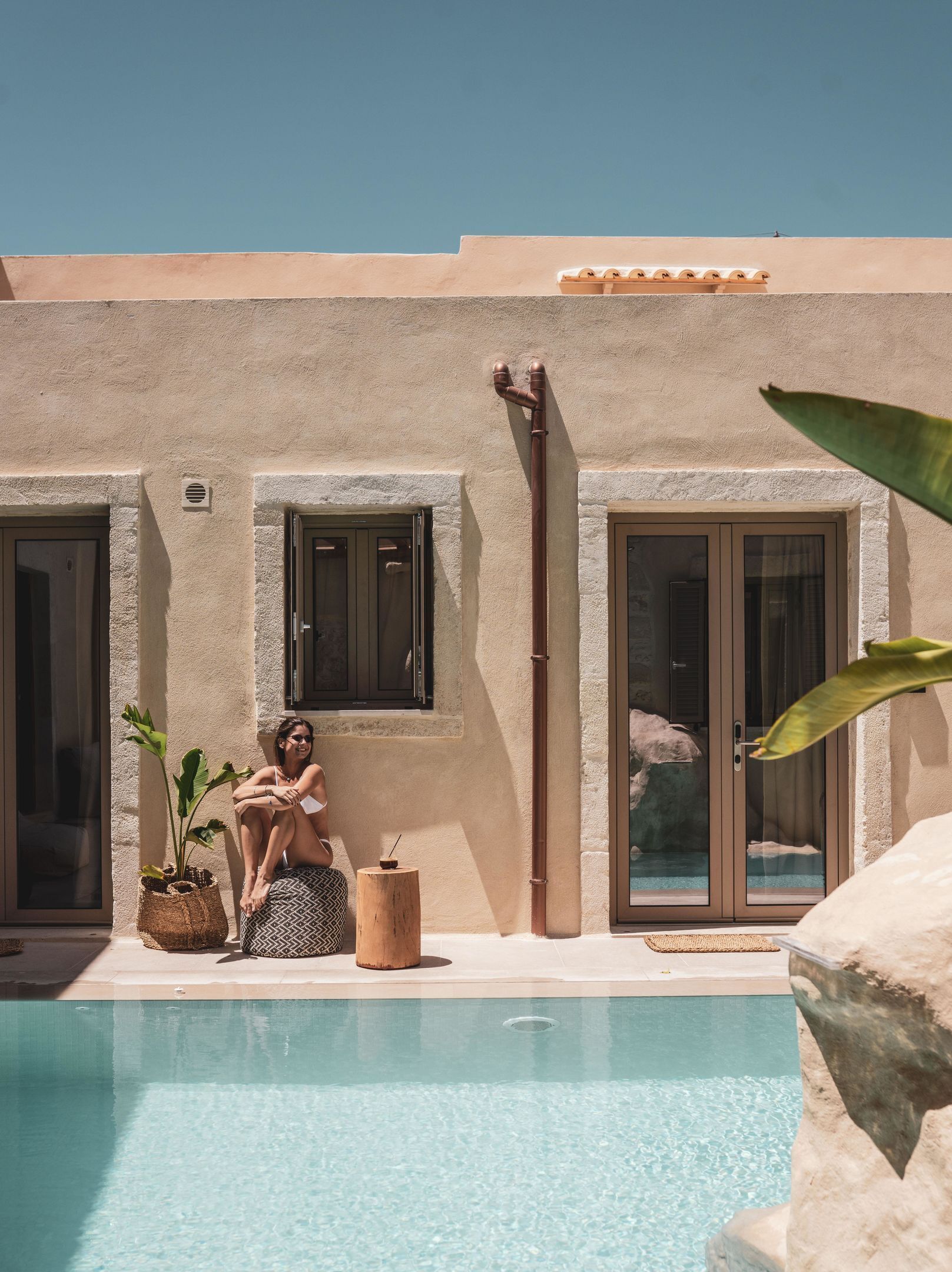 2 outdoor pools