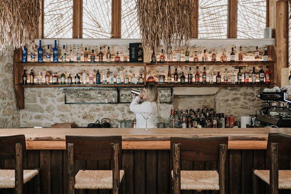 Bar (on property) - Manili Boutique Suites & Villas (Archanes-Asterousia)