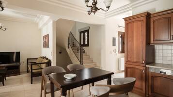 Espresso maker, coffee/tea maker