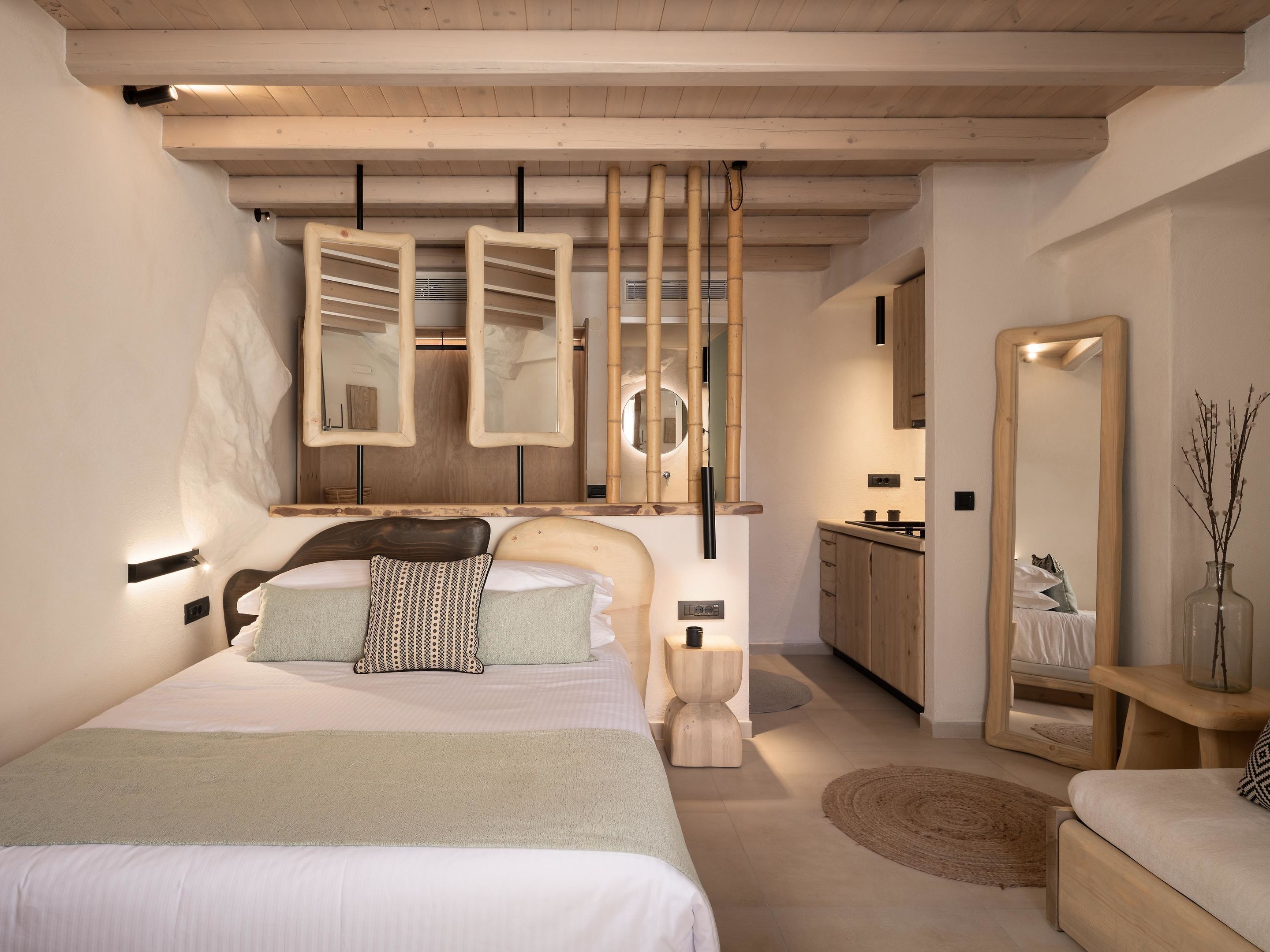 Signature Junior Suite | 迷你吧、客房內保險箱、熨斗/熨衣板、免費無線上網