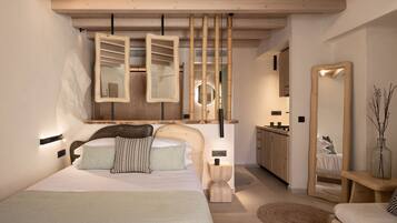 Signature Junior Suite | Minibar, in-room safe, iron/ironing board, free WiFi