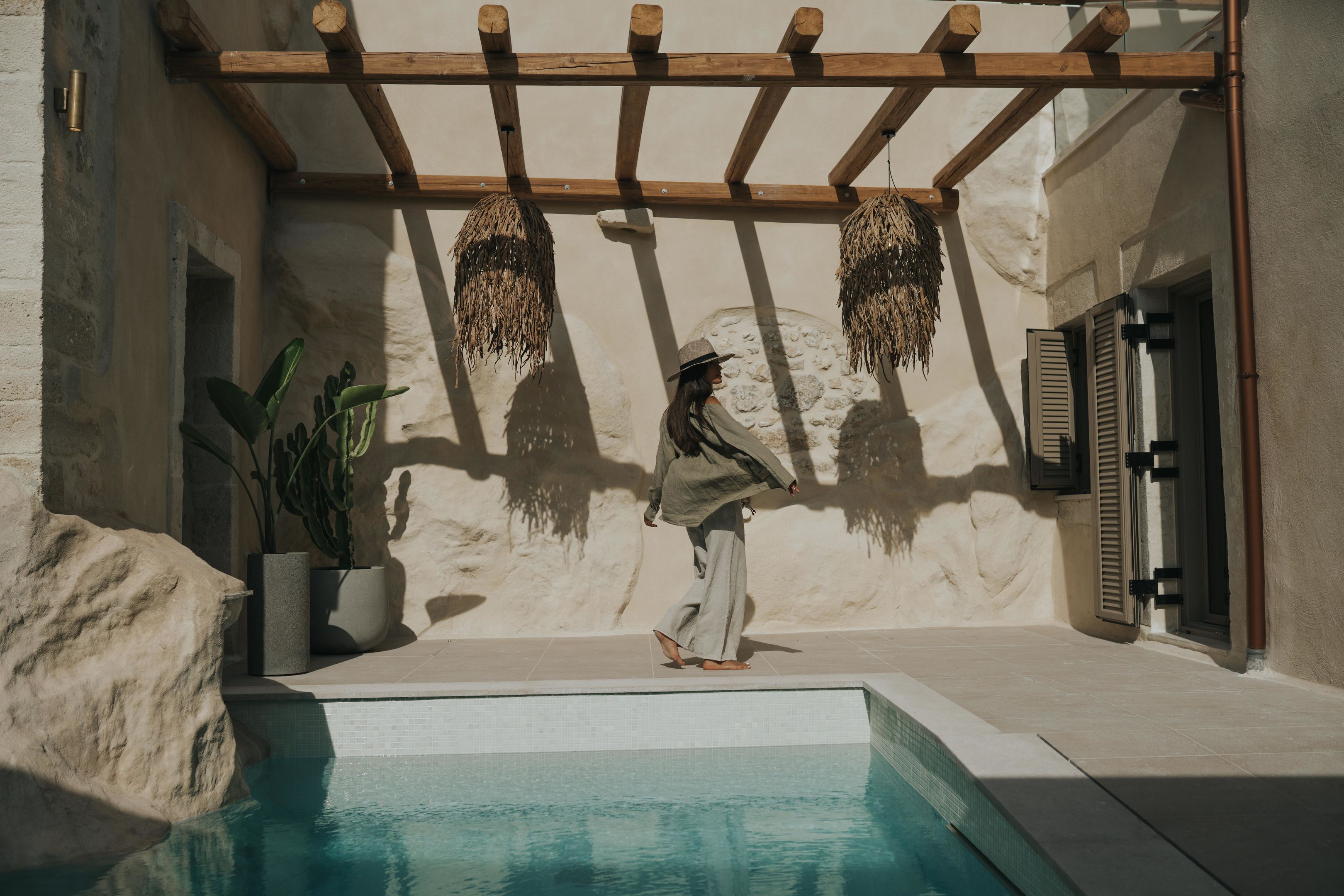 2 outdoor pools