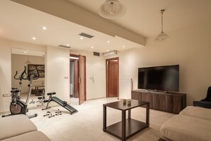 50-inch flat-screen TV with satellite channels, TV, printers - Manili Boutique Suites & Villas (Archanes-Asterousia)