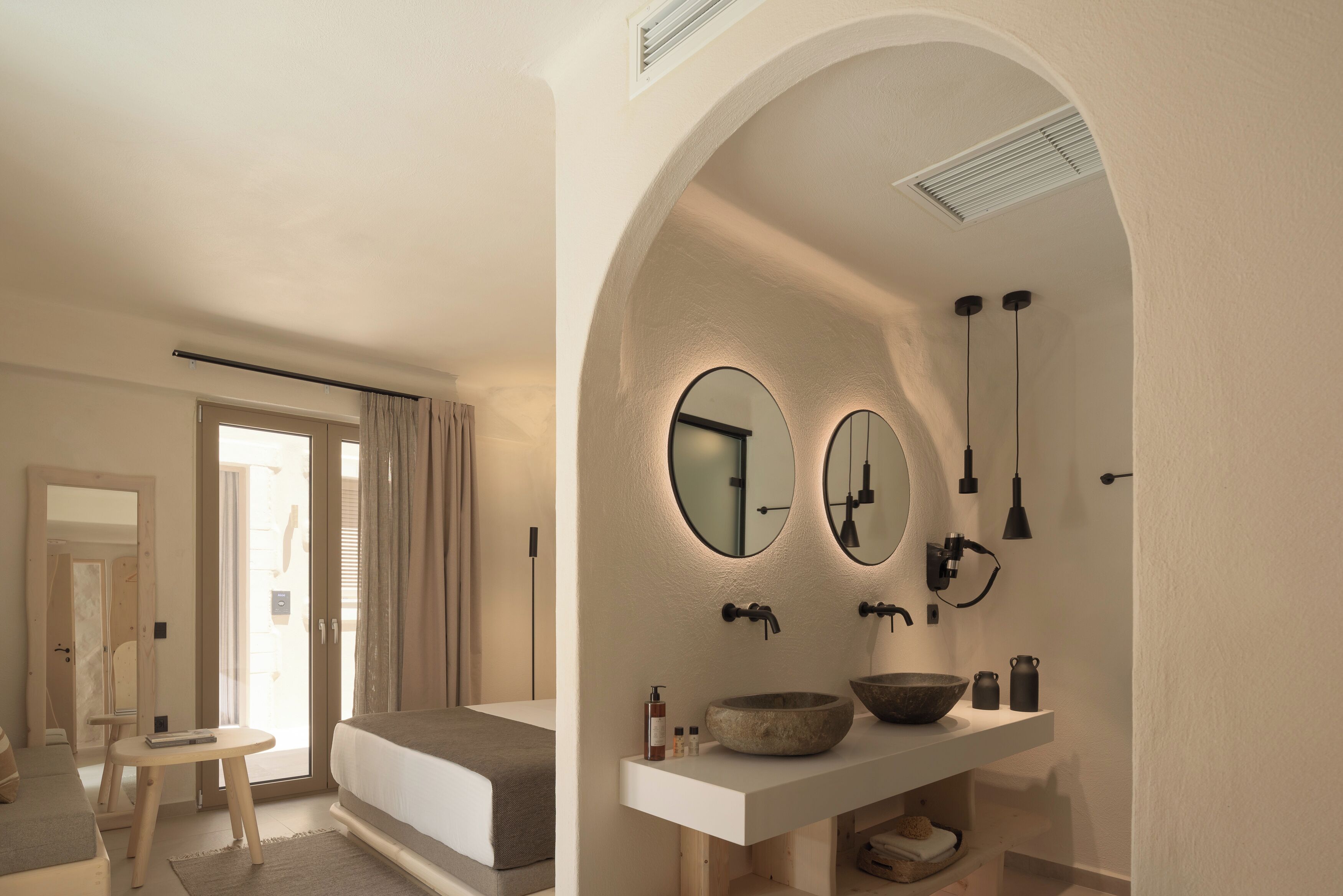 迷你吧、客房內保險箱、熨斗/熨衣板、免費無線上網