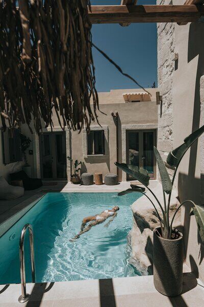2 outdoor pools