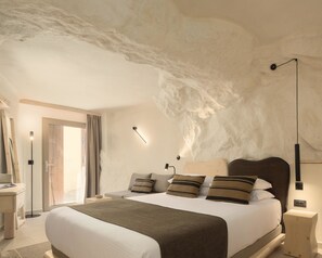 Suite junior, hidromasaje | Minibar y caja de seguridad en la habitación