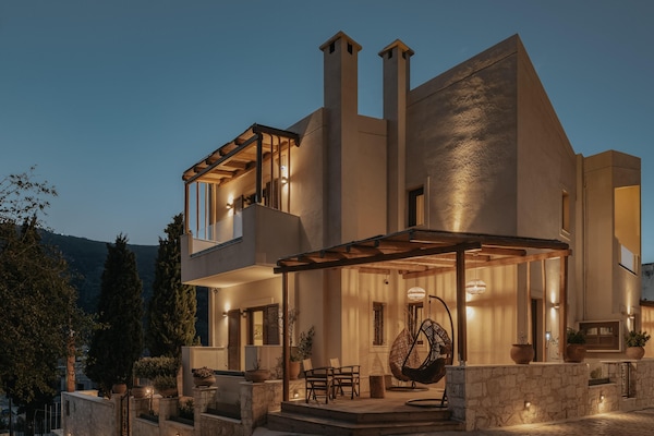 Minibar, in-room safe, iron/ironing board, free WiFi