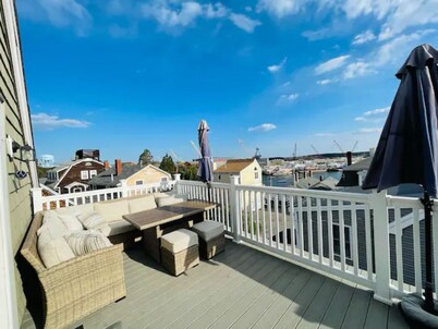 Harbor Vista House⚓️ 3rd FLR deck,Walk to Portsmouth